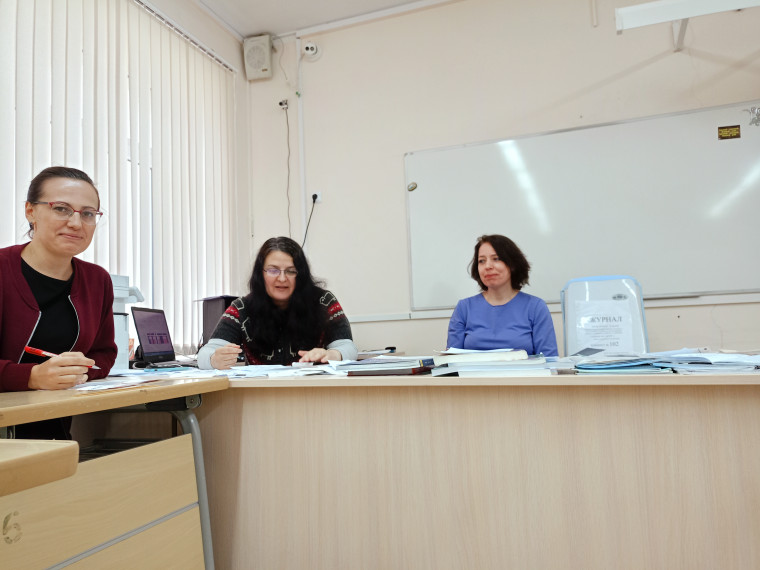 Триада педагогов гуманитарного направления (лингвистика).